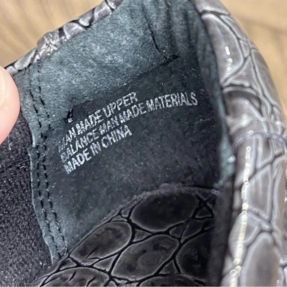 B.O.C Born Comfort Womens Size US 7 Clogs Shoes Embossed Croc Reptile Grey boc - Picture 13 of 13